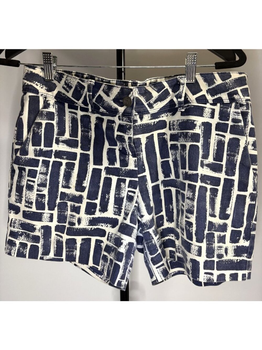 The LIMITED Women's Navy Blue White Geometric Tailored Shorts Pockets Size 10